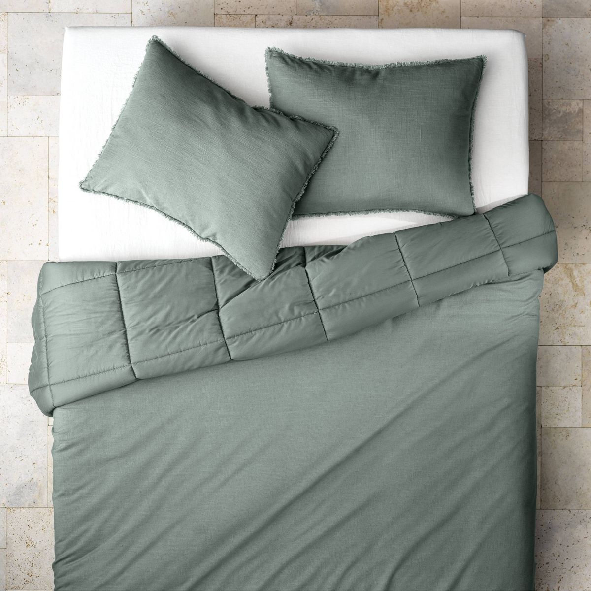 Outlet Casaluna King/Cal King Linen Comforter w Shams - Sage Green